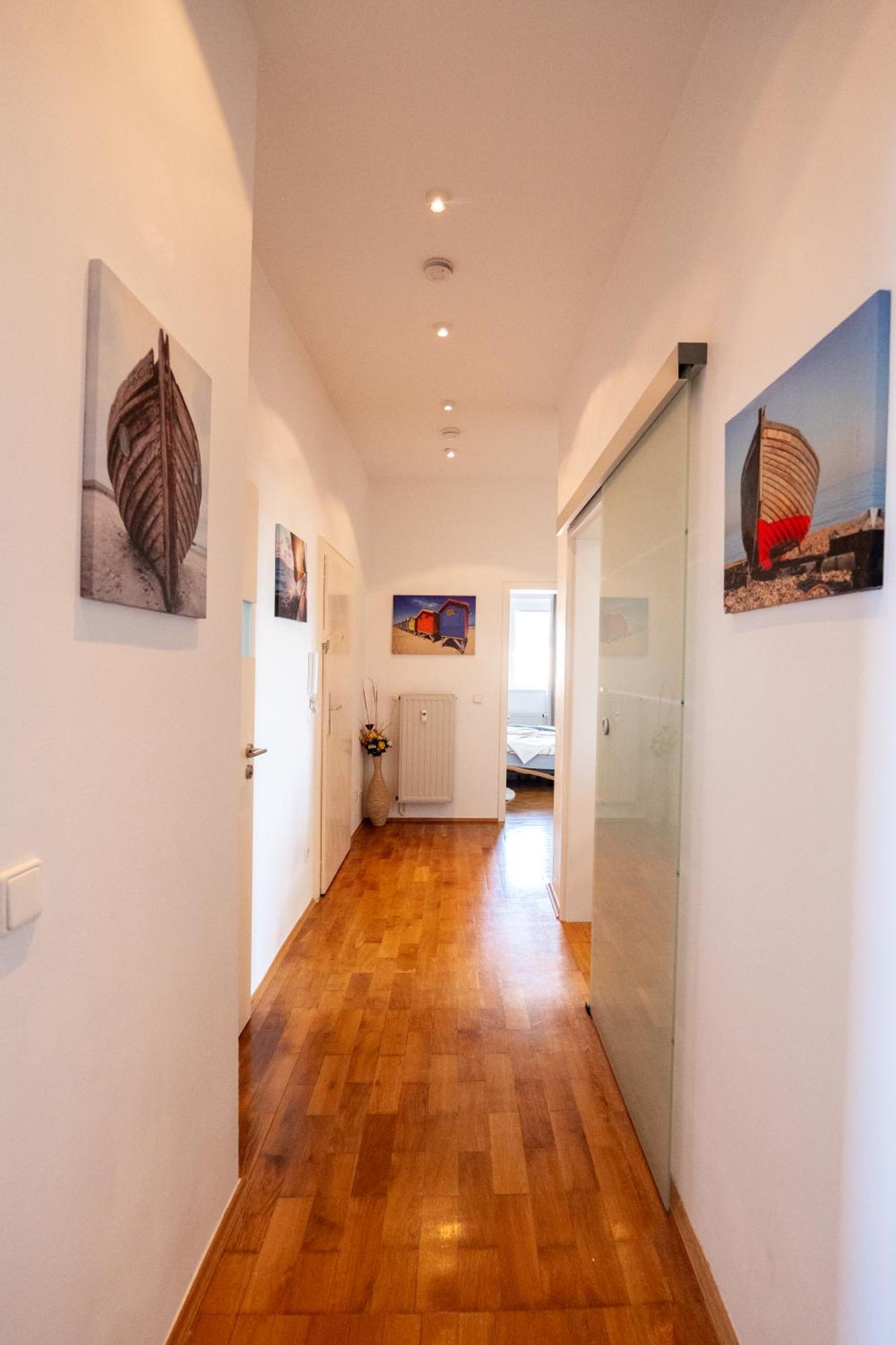 Doppelhaus- Villa Leipzig Schleussig , Moderner Altbau Apartment Dachetage Mit 2 Schlafzimmern Und Separatem Zusatzzimmer , Parkplatz - Balkon - Kamin - Eicheparkett - Arbeitsplatz Εξωτερικό φωτογραφία