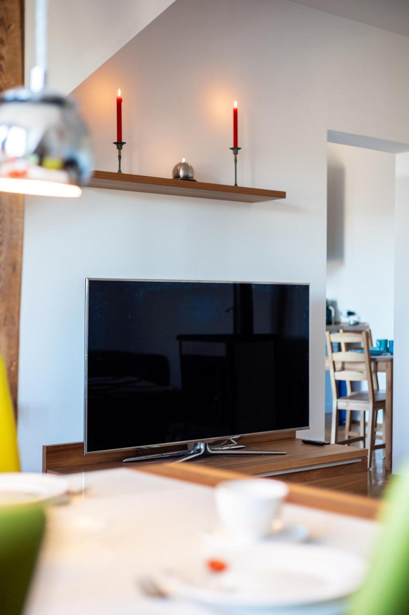 Doppelhaus- Villa Leipzig Schleussig , Moderner Altbau Apartment Dachetage Mit 2 Schlafzimmern Und Separatem Zusatzzimmer , Parkplatz - Balkon - Kamin - Eicheparkett - Arbeitsplatz Εξωτερικό φωτογραφία