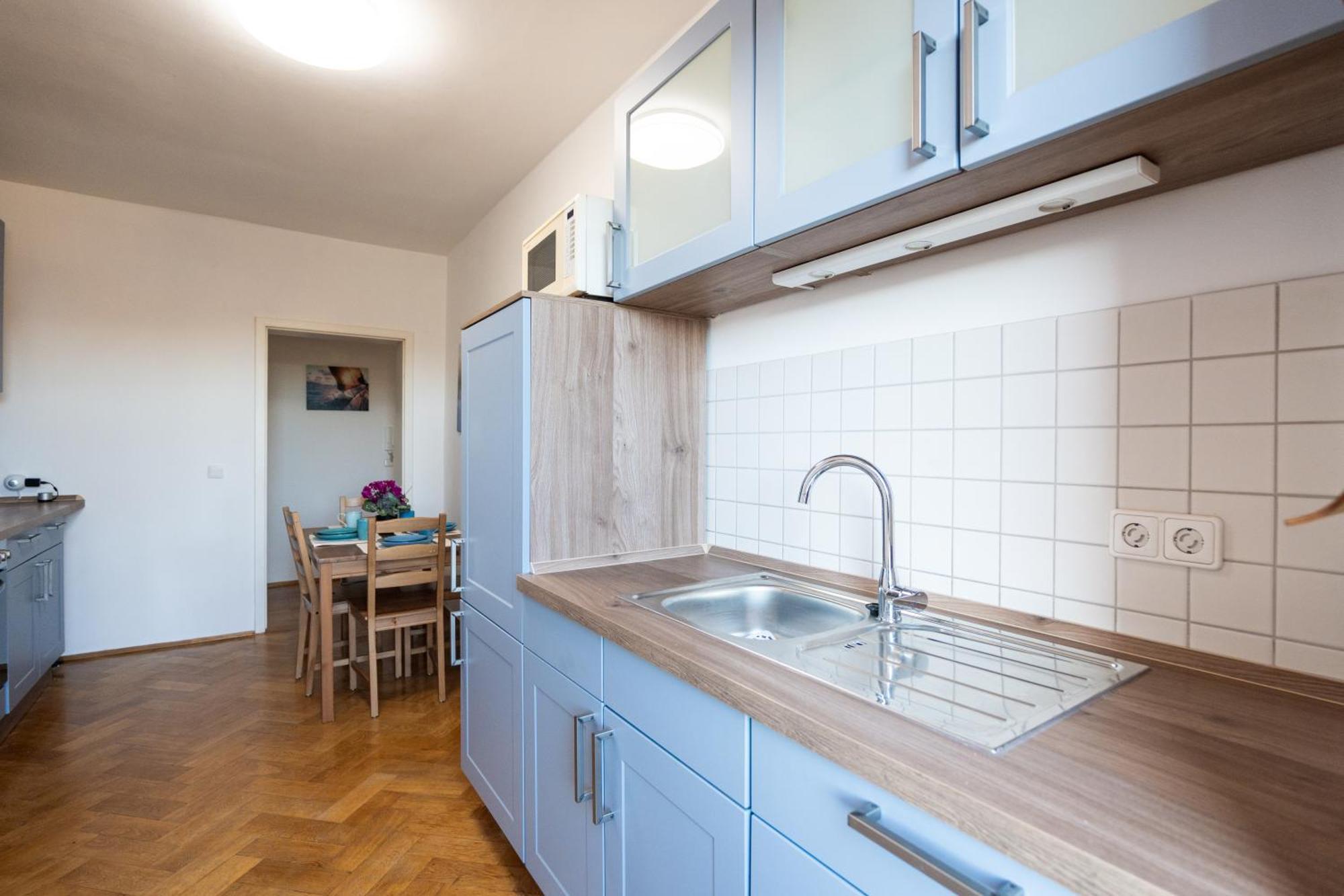 Doppelhaus- Villa Leipzig Schleussig , Moderner Altbau Apartment Dachetage Mit 2 Schlafzimmern Und Separatem Zusatzzimmer , Parkplatz - Balkon - Kamin - Eicheparkett - Arbeitsplatz Εξωτερικό φωτογραφία