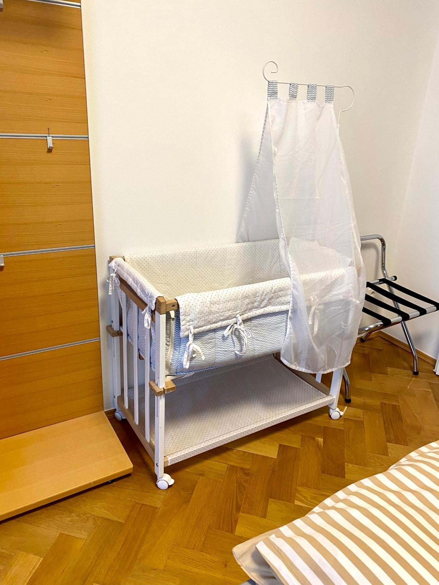 Doppelhaus- Villa Leipzig Schleussig , Moderner Altbau Apartment Dachetage Mit 2 Schlafzimmern Und Separatem Zusatzzimmer , Parkplatz - Balkon - Kamin - Eicheparkett - Arbeitsplatz Εξωτερικό φωτογραφία